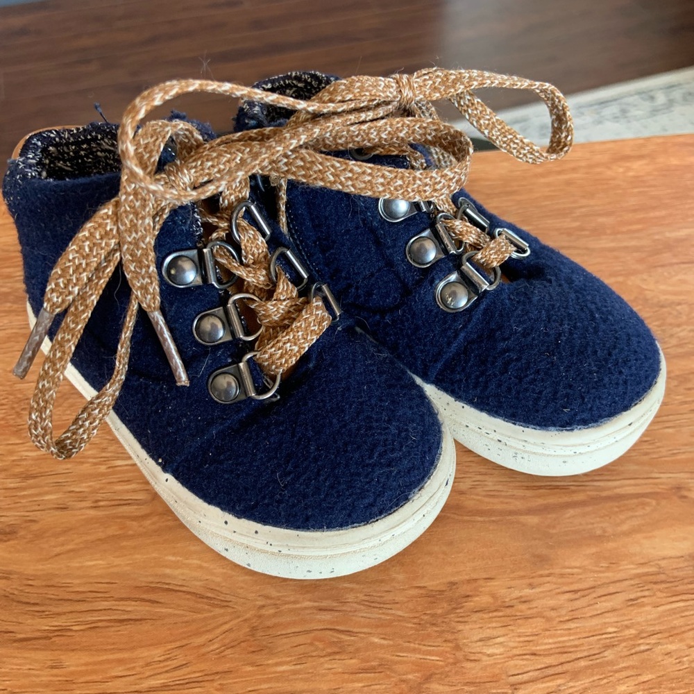Toddler Boy boots with laces Size 5